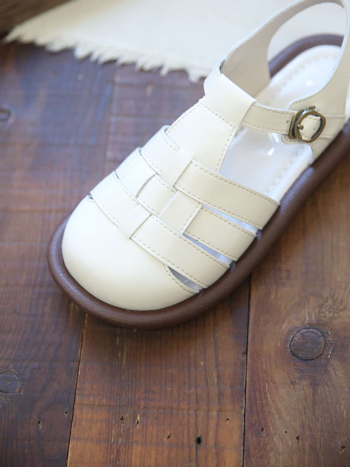 Leather hollow bag head flat shoes new soft sole breathable outside wear woven Roman sandals summer