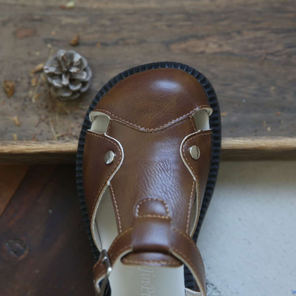 Hollow round head low heel Roman shoes summer new rivet fashion T-button sandals