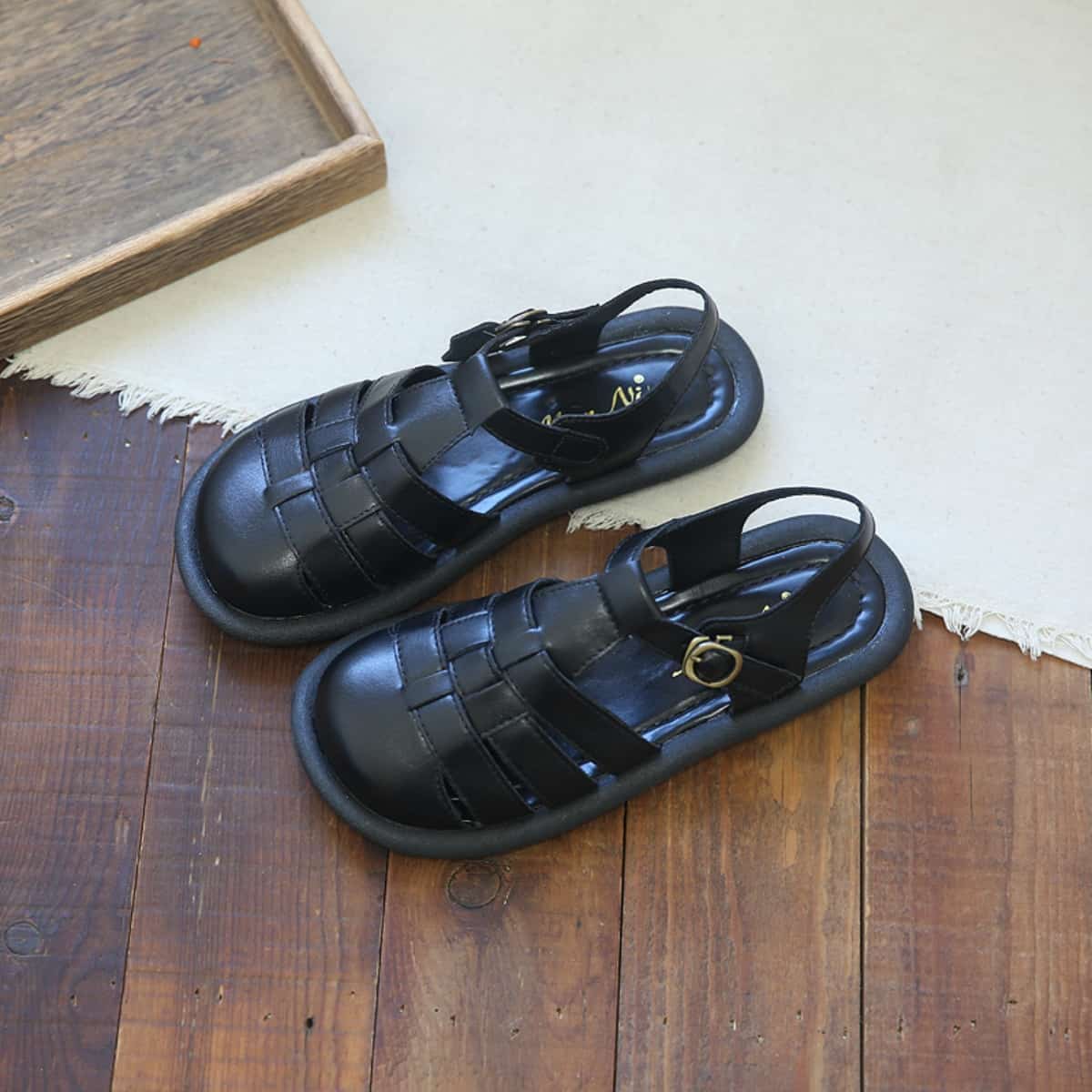 Leather hollow bag head flat shoes new soft sole breathable outside wear woven Roman sandals summer