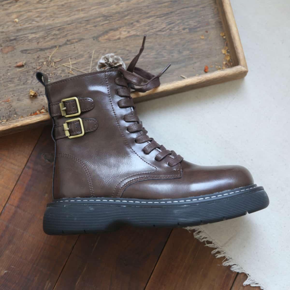Round head lace-up thick-soled locomotive Martin boots women's autumn and winter velvet belt buckle black medium boots