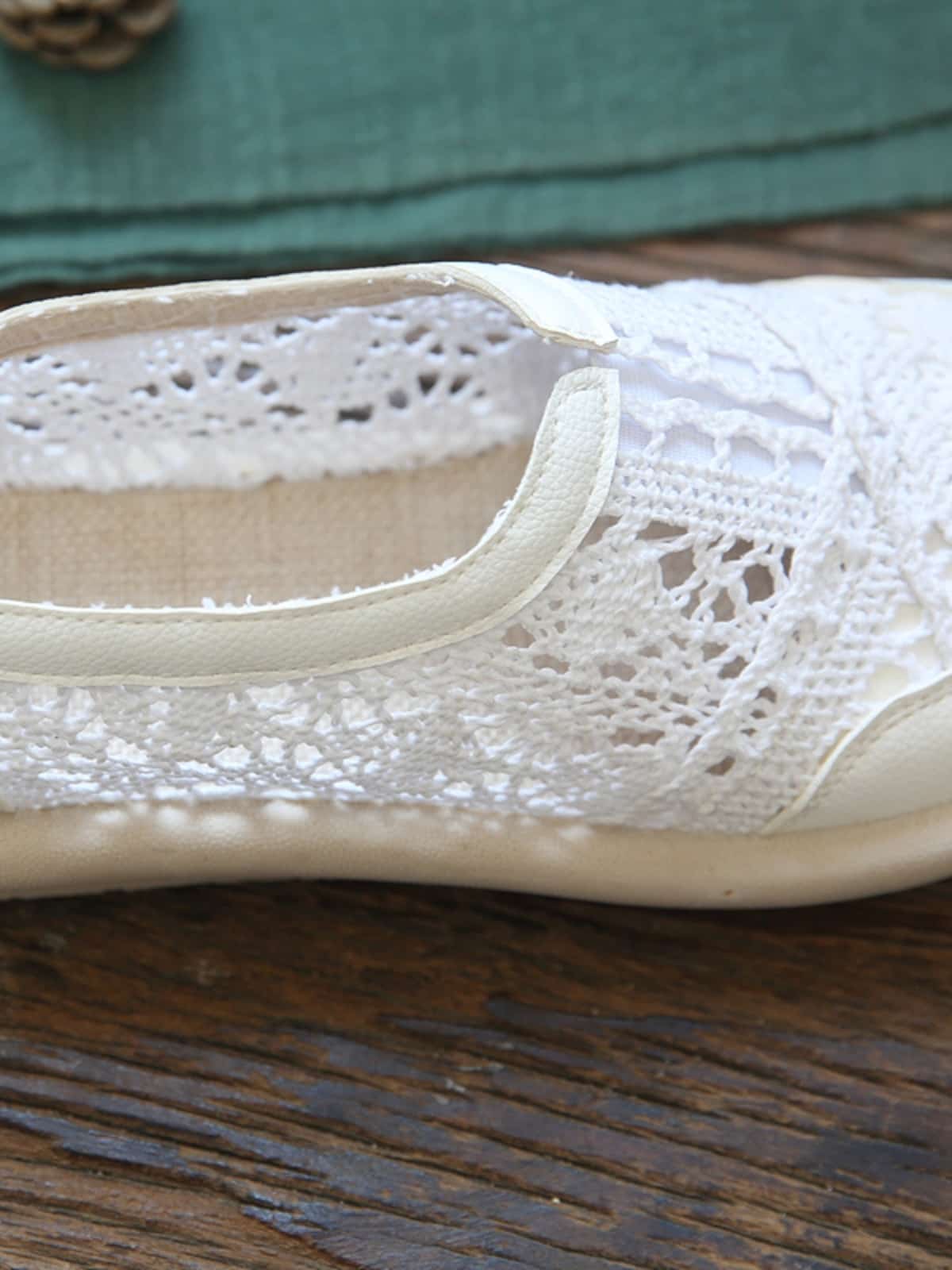 Hollow round head shallow mouth flat shoes cotton and linen breathable foot fisherman small net shoes single shoes summer