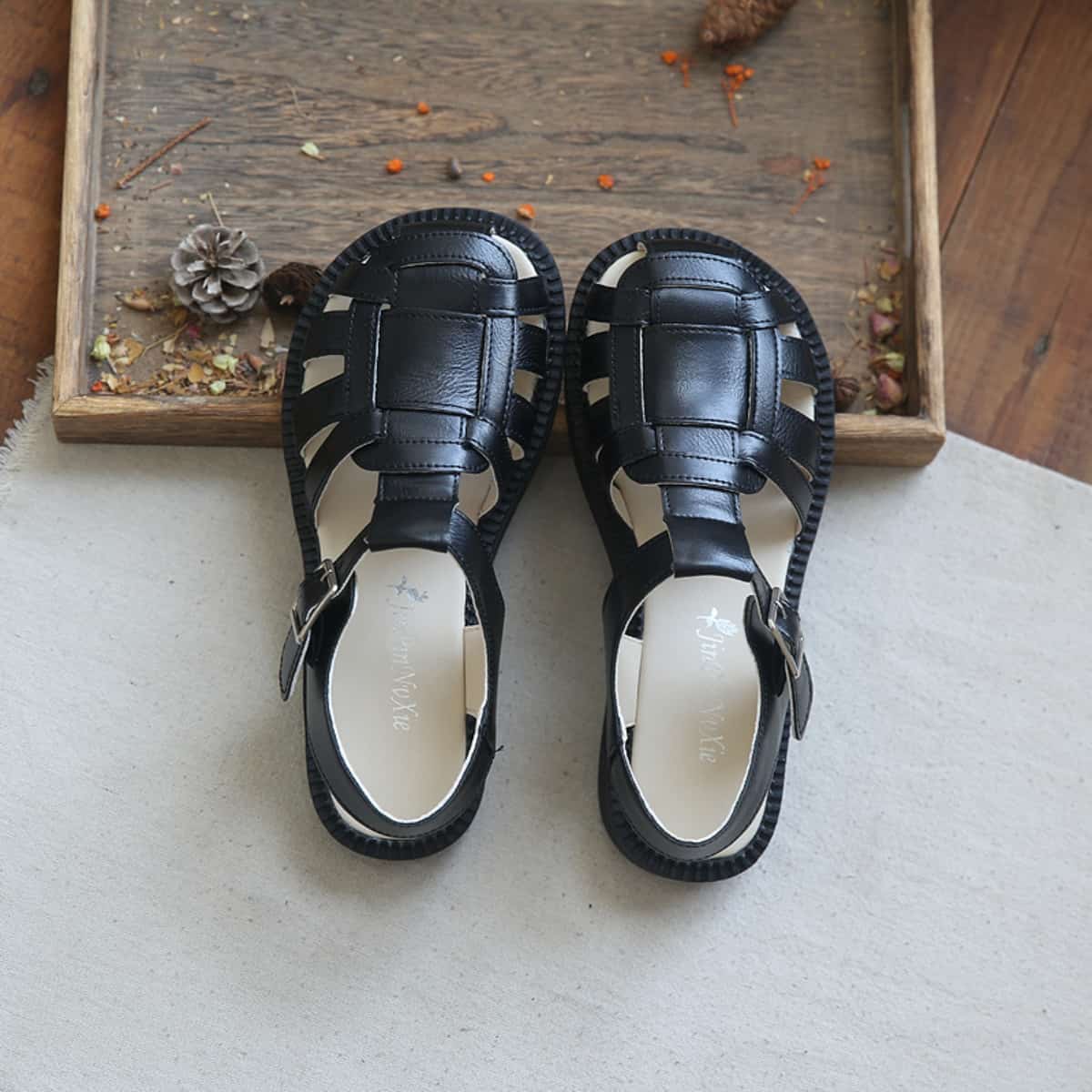 Hollow glossy bag head flat-soled big head shoes summer middle heel French Roman sandals