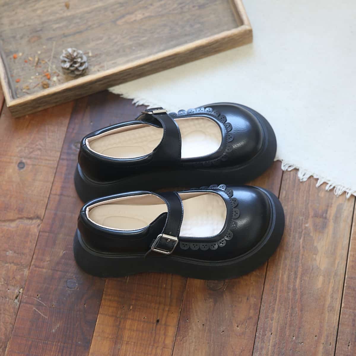 Hollow bag head thick sole big head shoes summer lotus leaf edge word with Mary Jane sandals