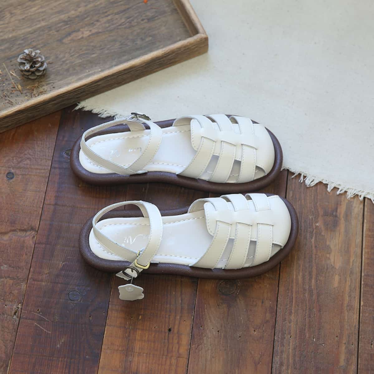 Leather hollow bag head flat shoes new wear breathable soft sole Roman sandals summer