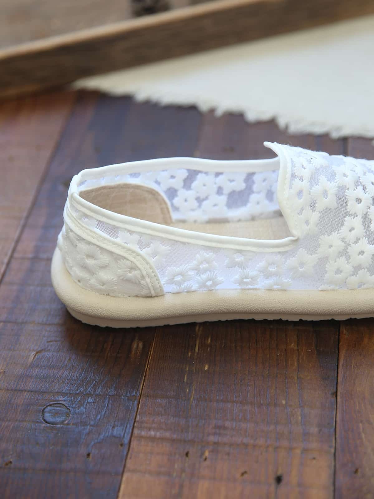 Mesh daisy round head shallow mouth flat shoes summer cotton and linen breathable foot soft sole single shoes