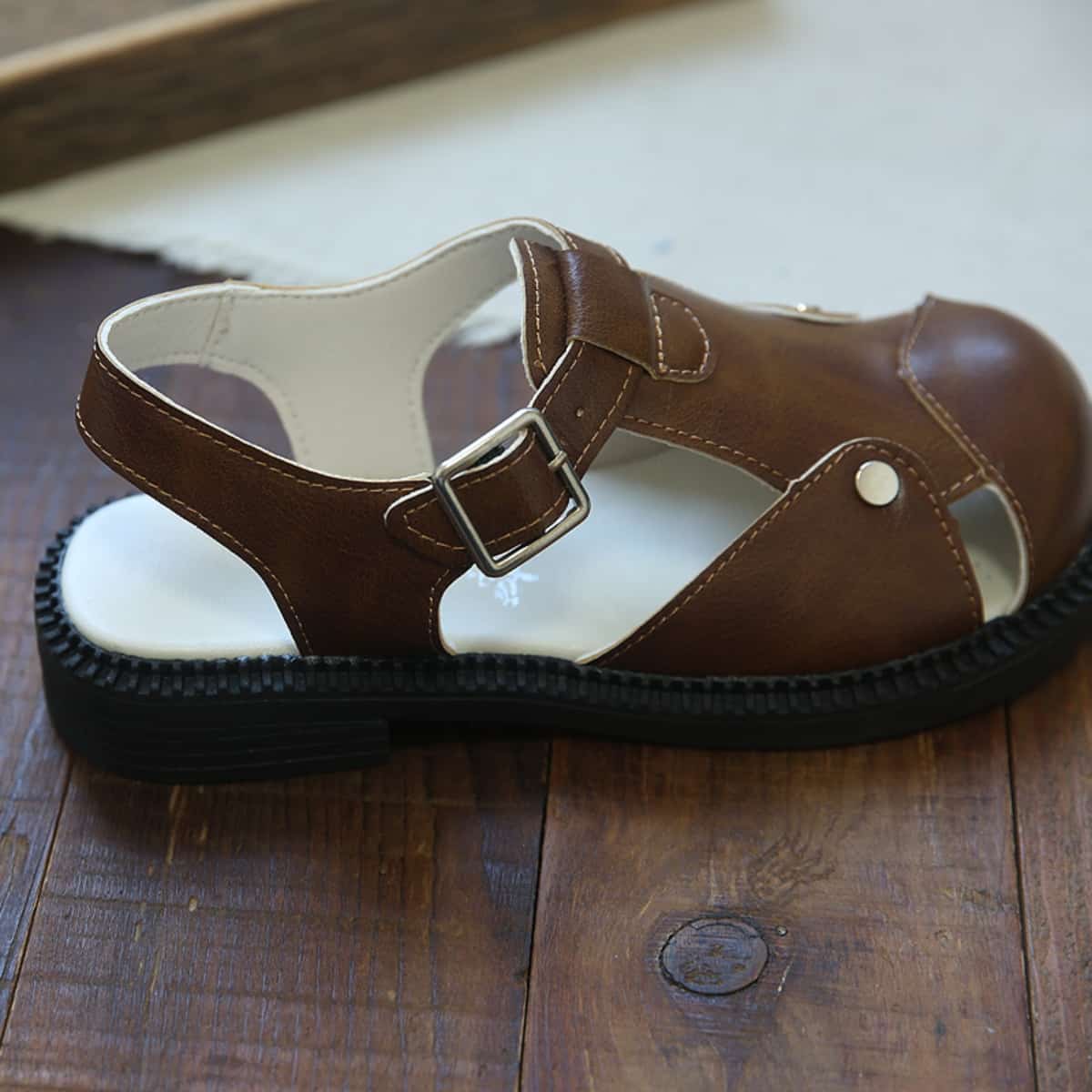 Hollow round head low heel Roman shoes summer new rivet fashion T-button sandals